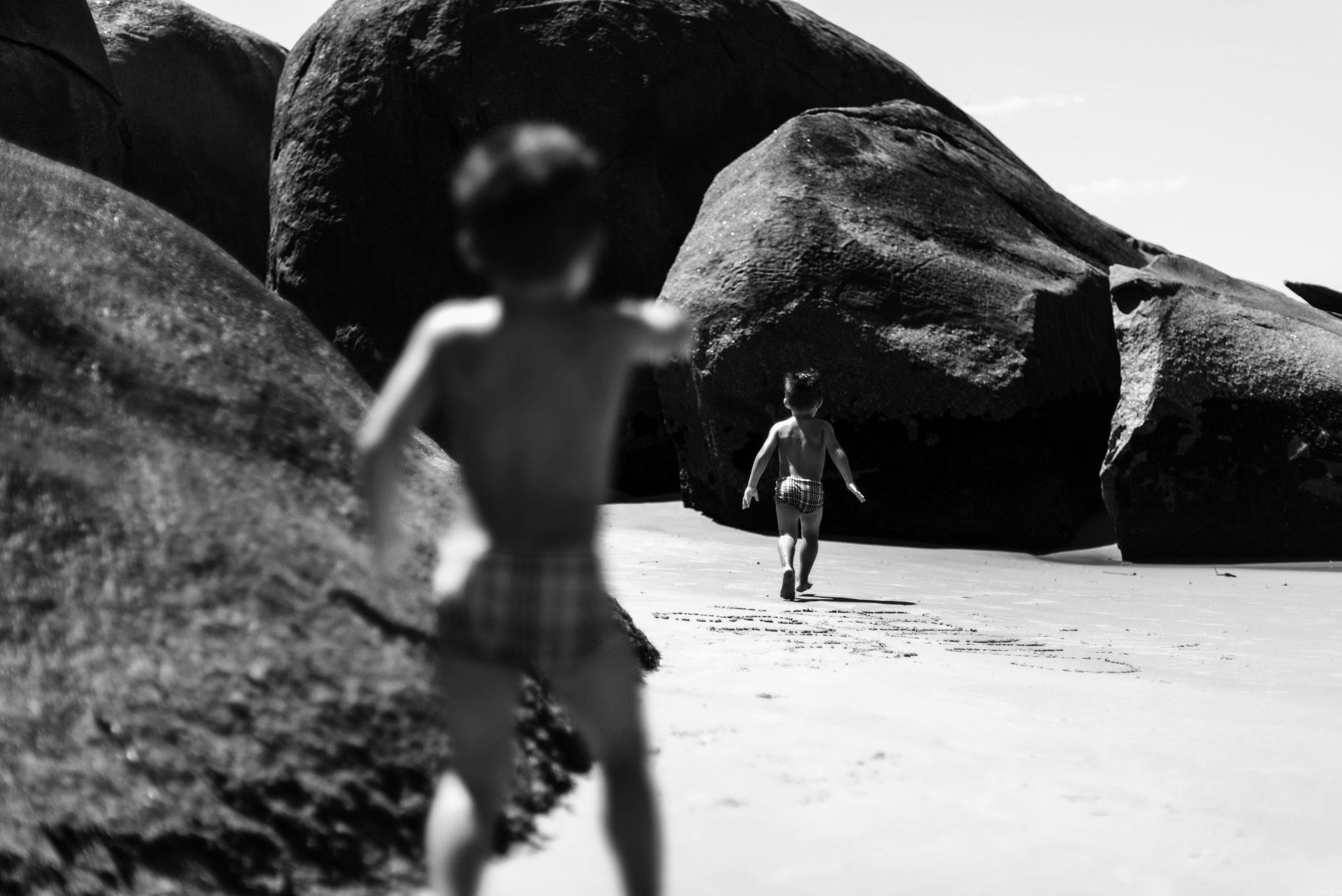 Foto Ensaio Gêmeos na Prainha de Caiobá - PR Foto Ensaio Gêmeos na Prainha de Caiobá - PR - Imagem 6